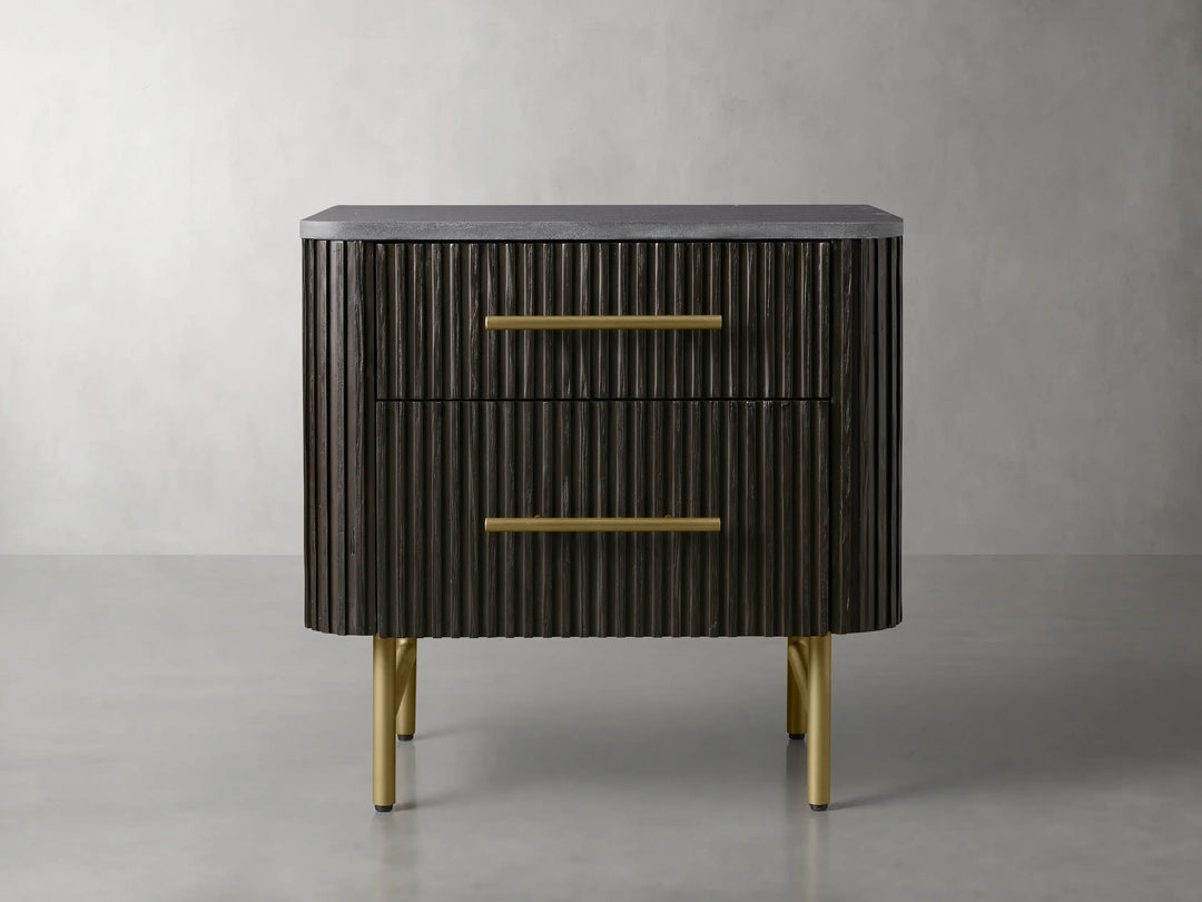Fanny Closed Nightstand