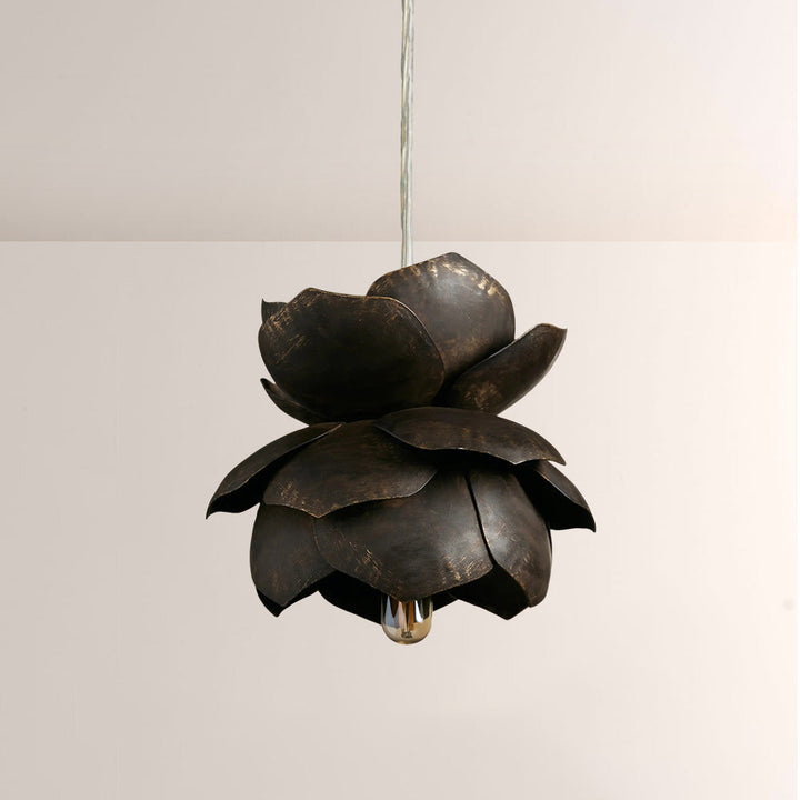 Lorcis Round Pendant